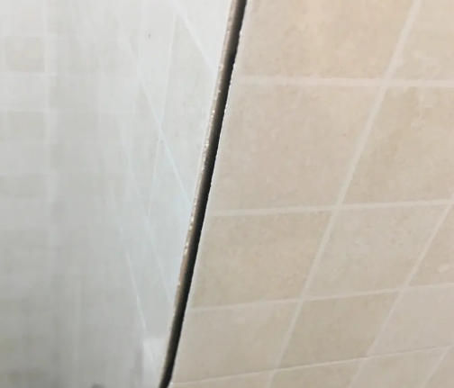 容城瓷砖空鼓维修公司分享阳台瓷砖脱落的修复过程可以分为以下几个步骤